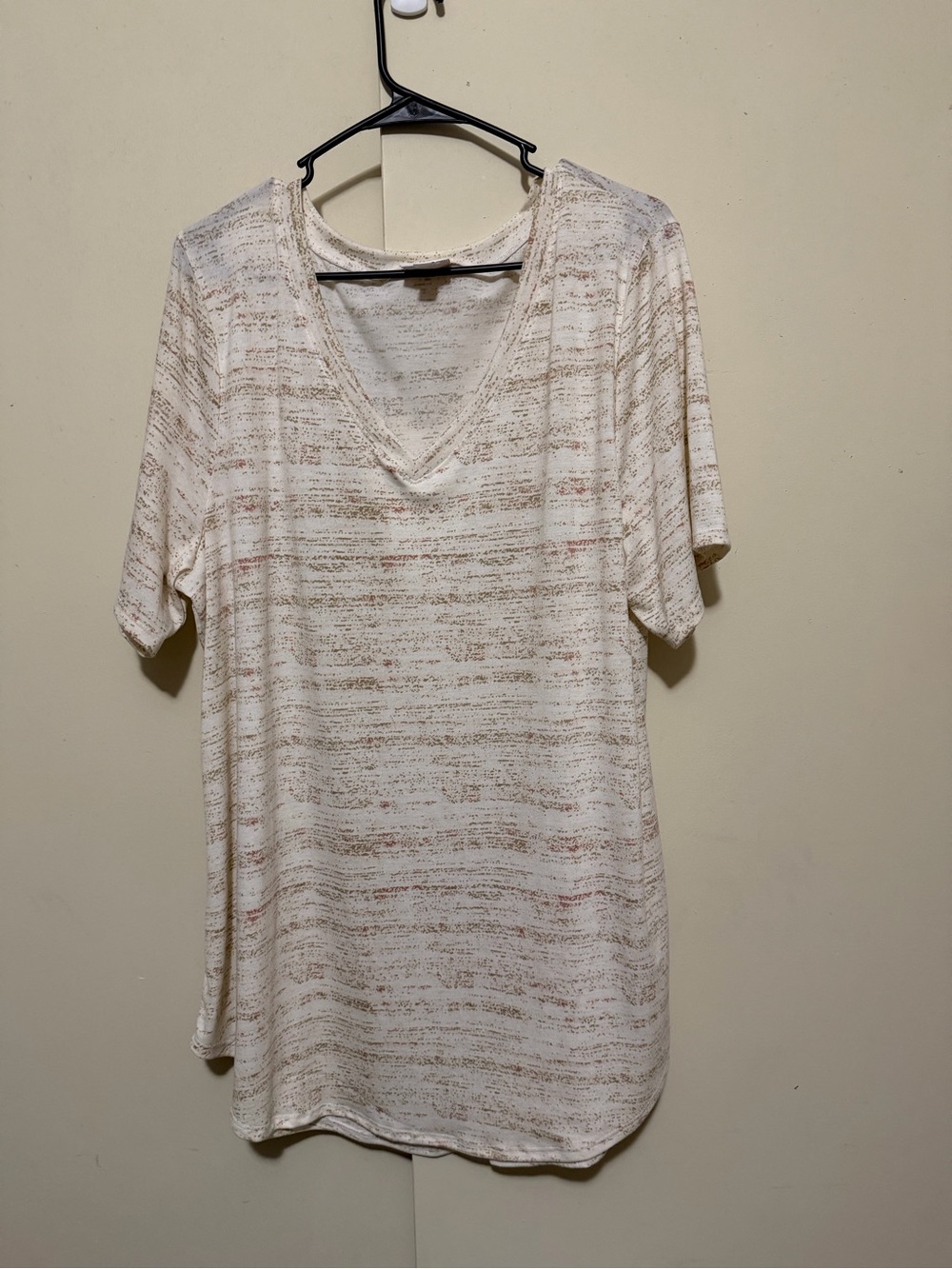 Lularoe Women’s Cream Textured V-Neck Top